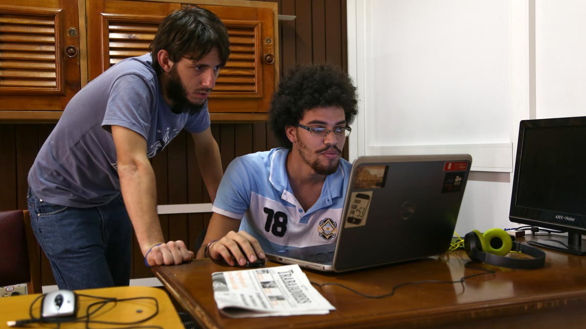 Rafa Gonzales est journaliste pour la publication Trabajadores et blogueur pour son propre site El Microwave.