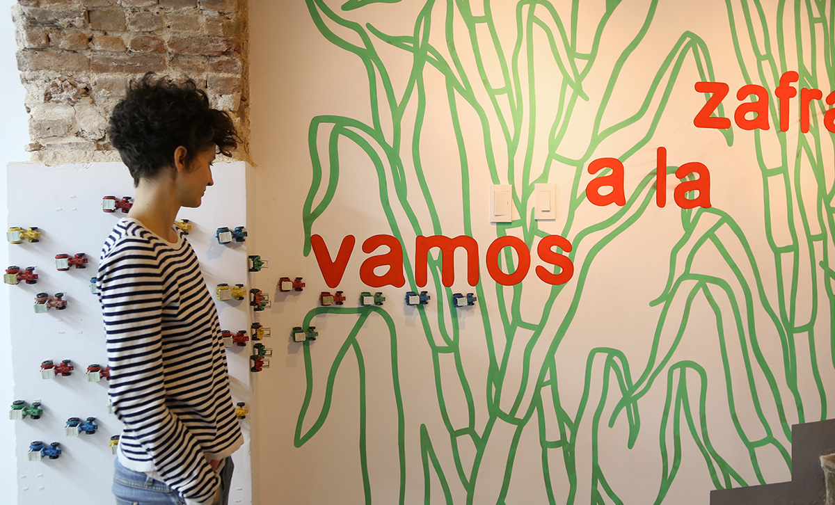 Idania del Rio dans son nouveau studio Clandestina. Première exposition sur la canne à sucre, une réflexion sur l'identité cubaine.