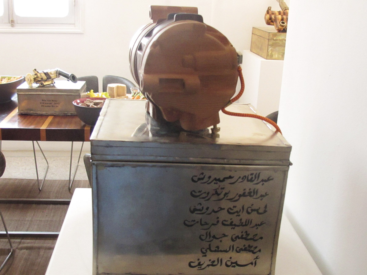قطعة من المحرك، تعرض في قاعة "فويس غالري" في مراكش