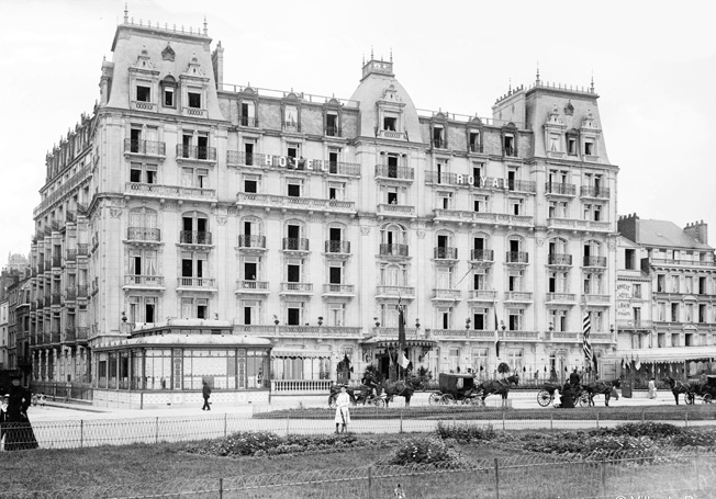 The Royal Hotel, on the main boulevard bordering the sea in Dieppe, served as a military hospital from September 1914 to July 1919. Juliet and Marcia both worked there in the years 1916-17. © GM 1209. Fonds Georges Marchand, Ville de Dieppe.